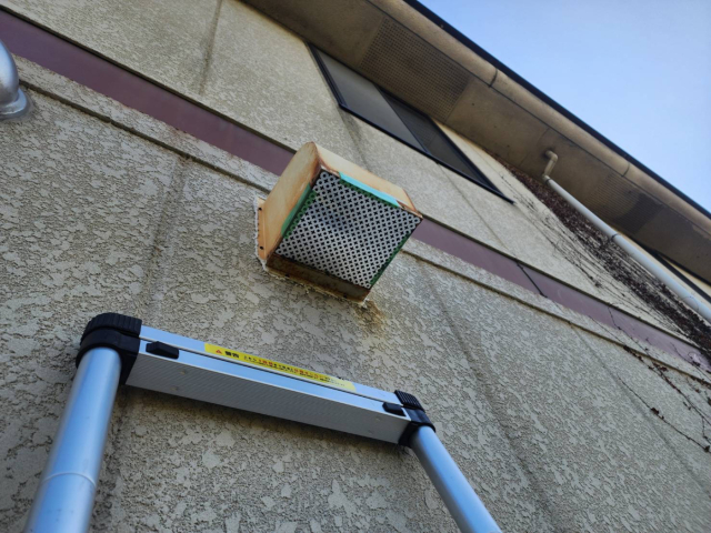 換気口をパンチグメタルで封鎖